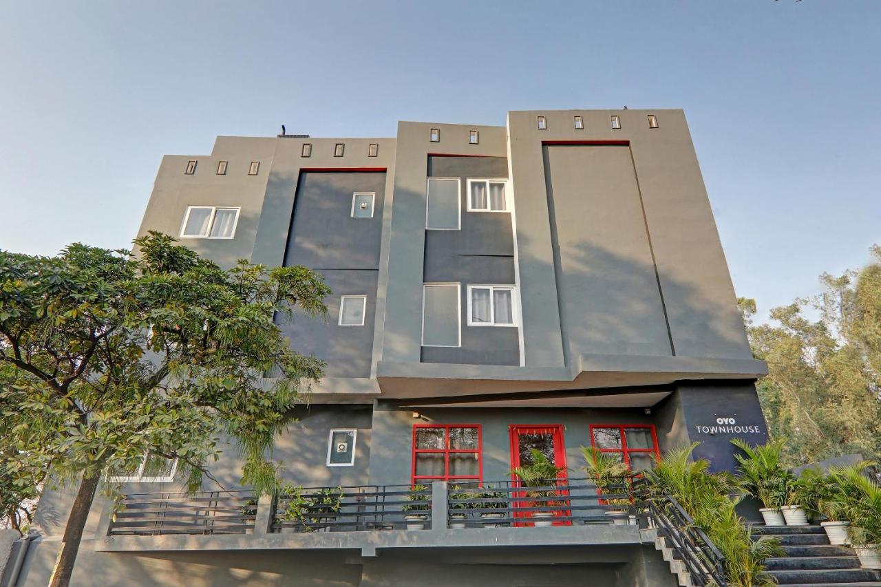 Super Townhouse 139 Ashiyana Smriti Upvan Near Emerald Mall Lucknow Bijnaur Exterior photo