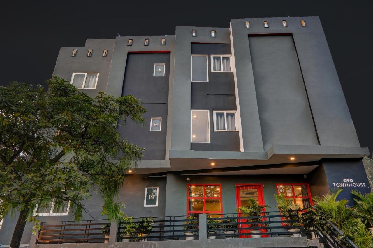 Super Townhouse 139 Ashiyana Smriti Upvan Near Emerald Mall Lucknow Bijnaur Exterior photo